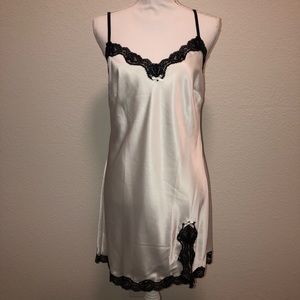 White/black VS lingerie